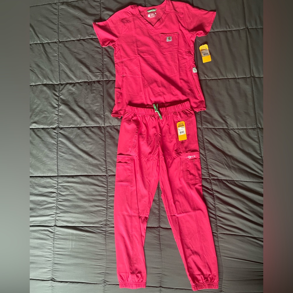 Carhartt Women’s Force Cross-Flex Modern Fit Scrub Set